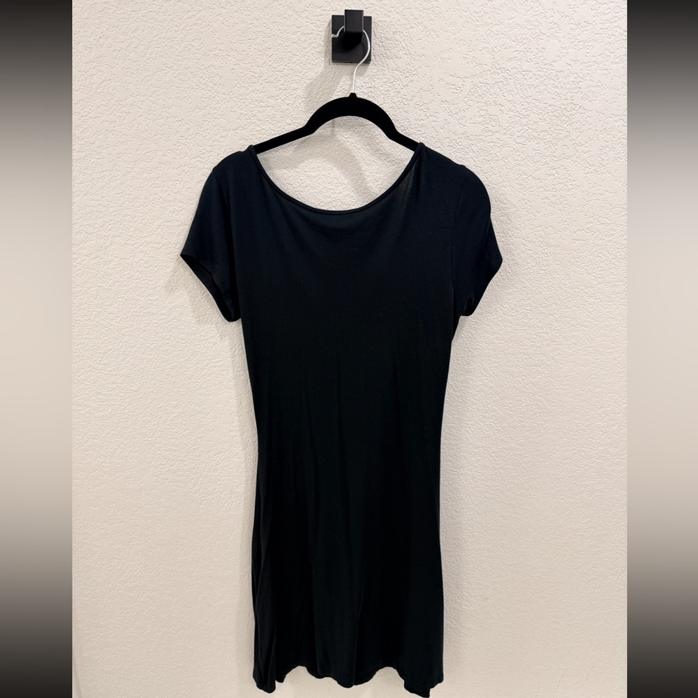 Express knit mini dress with cutout - Picture 2 of 3